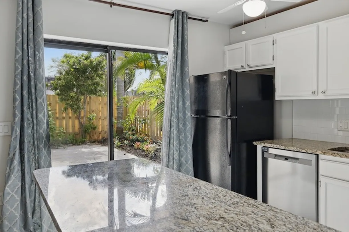 South Florida Real Estate | View 415 E Waverly | Listing