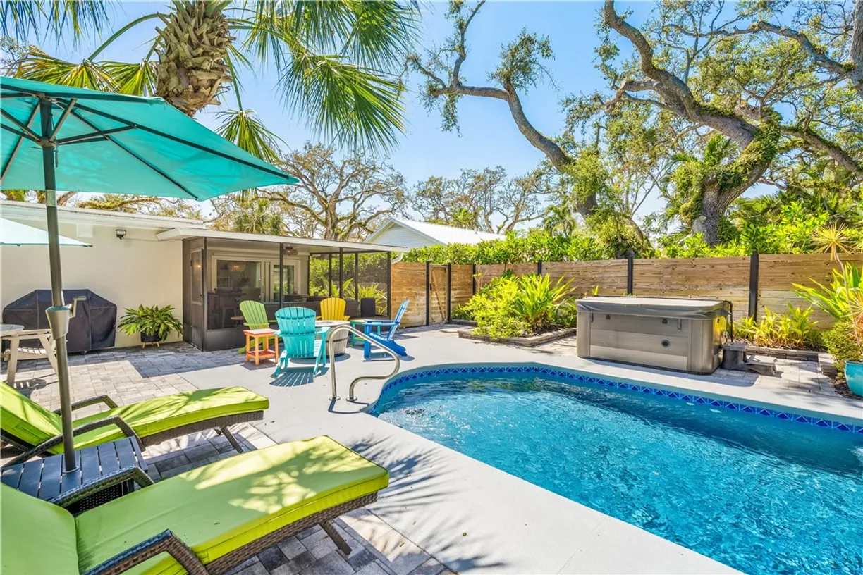 South Florida Real Estate | View 557 Dahlia | 2 Beds, 2 Baths