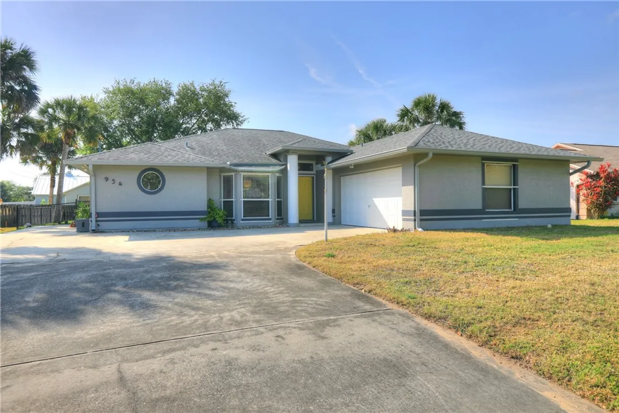 South Florida Real Estate | View 954 Crown | 3 Beds, 3 Baths