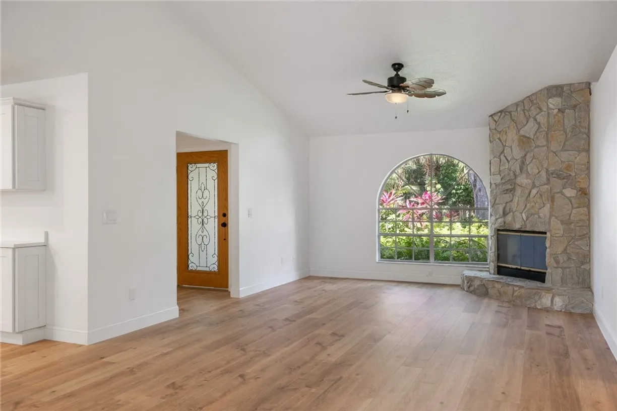 South Florida Real Estate | View 725 Wentworth | Listing