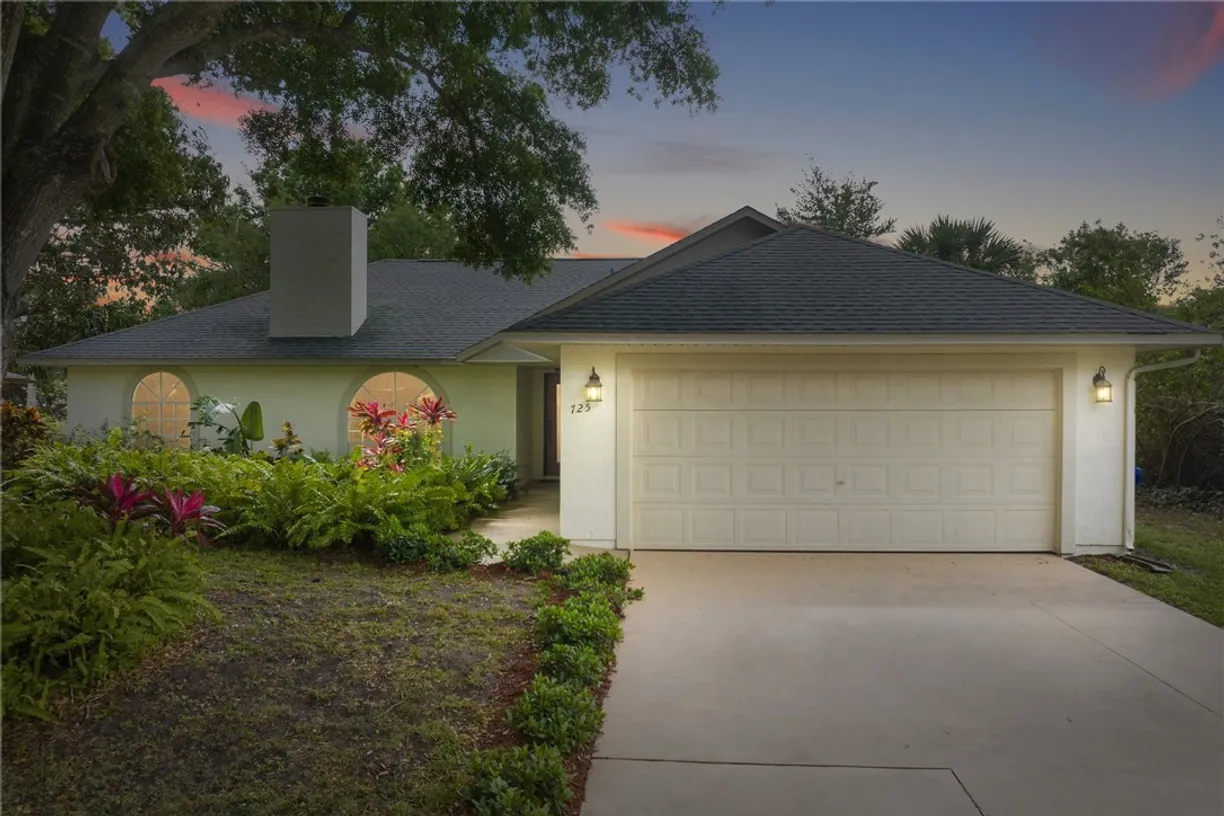 South Florida Real Estate | View 725 Wentworth | 3 Beds, 2 Baths