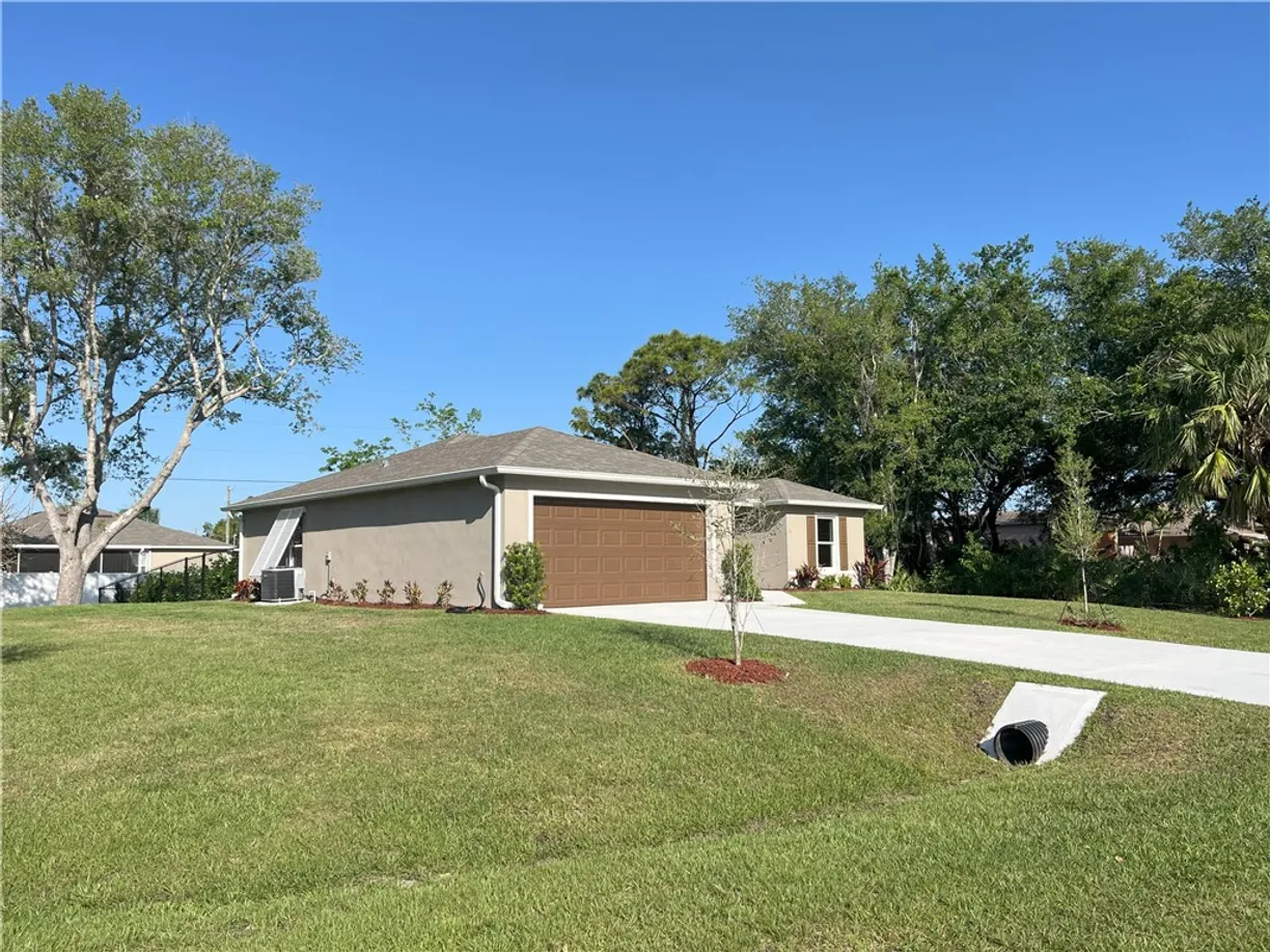 South Florida Real Estate | View 886 Roseland | Listing