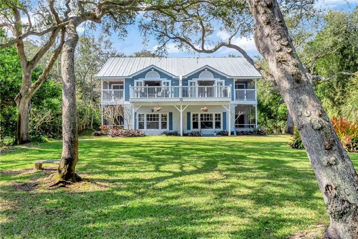 South Florida Real Estate | View 925 Indian River | 8 Beds, 4 Baths