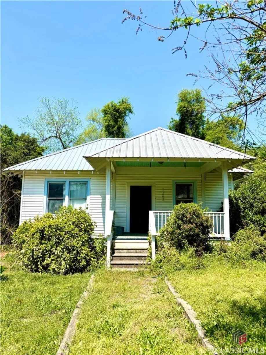 Athens, GA Real Estate | View 1263 E Broad Street | 3 Beds, 2 Baths