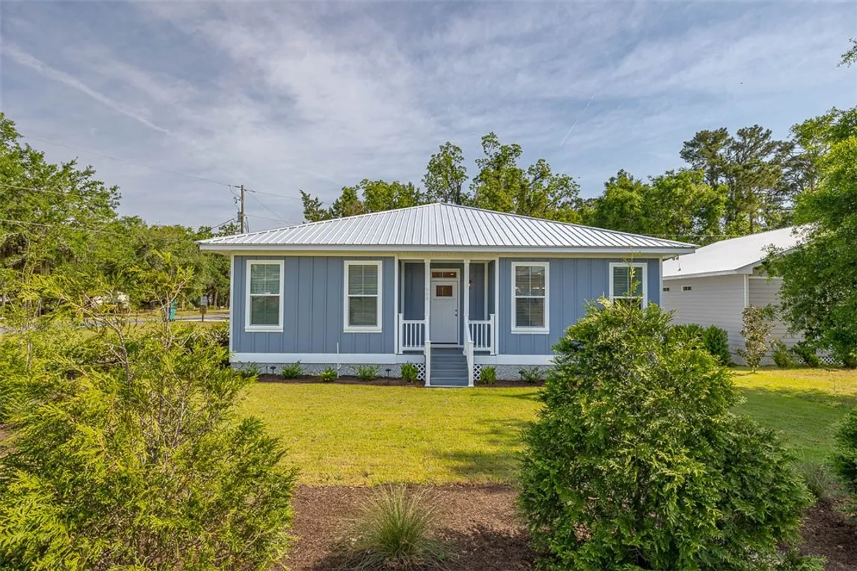 Savannah Real Estate | View 500 Ridge Road | 2 Beds, 2 Baths