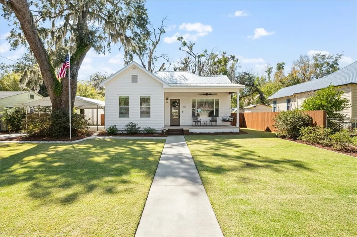 Savannah Real Estate | View 1315 Lee Street | 3 Beds, 2 Baths