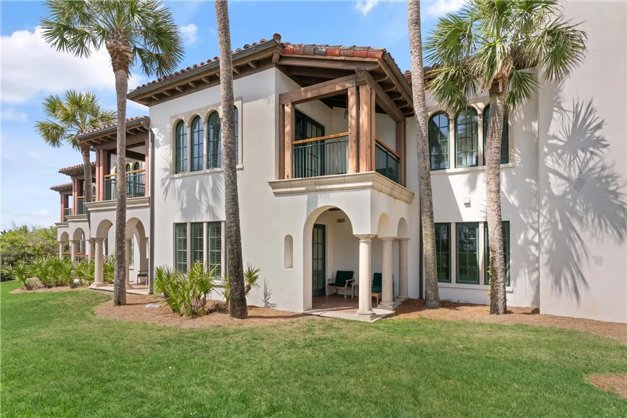 Savannah Real Estate | View 10 Dune Avenue | 1 Bed, 2 Baths