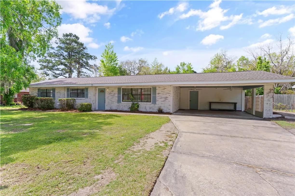 Savannah Real Estate | View 705 Oak Lane | Listing