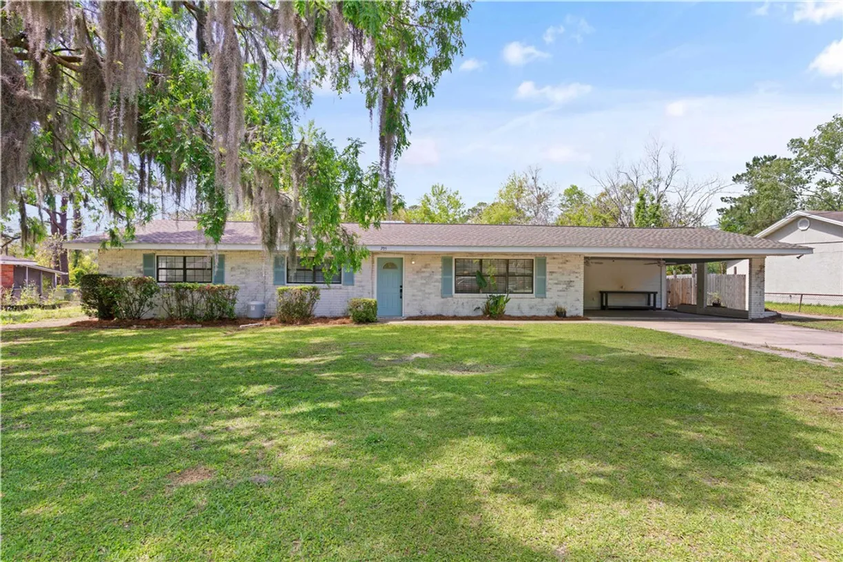 Savannah Real Estate | View 705 Oak Lane | Listing
