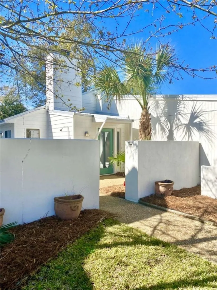 Savannah Real Estate | View 319 Maple Street | 3 Beds, 2 Baths