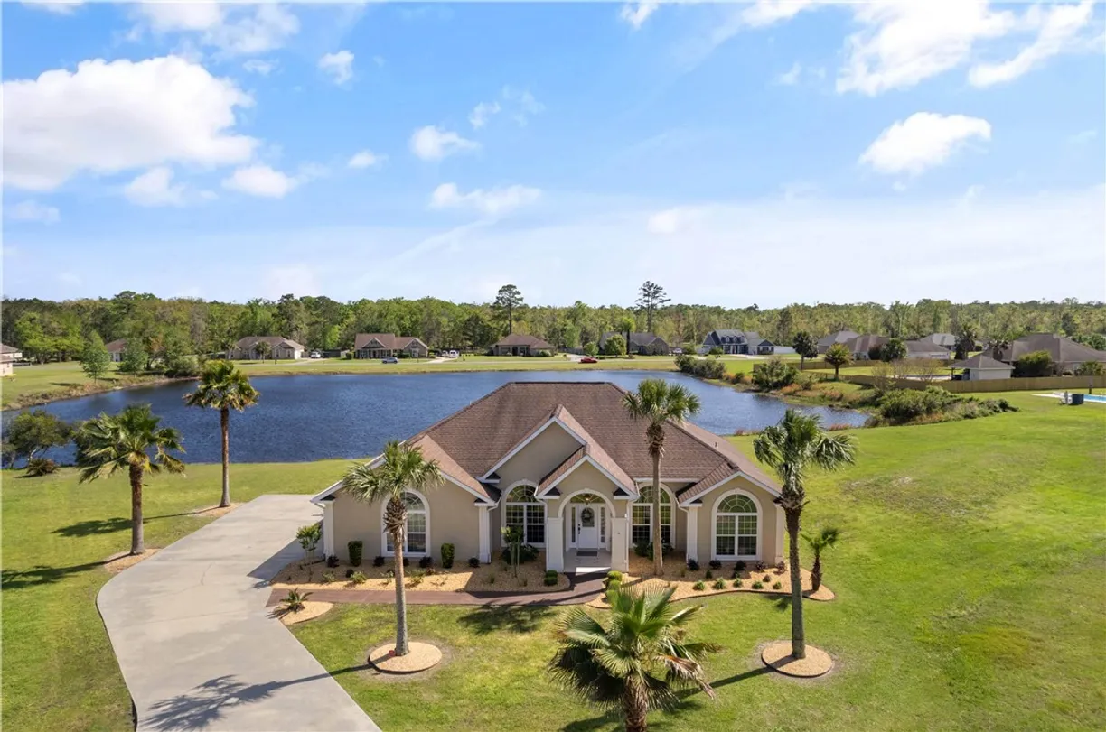 Savannah Real Estate | View 10 Ontario Lane | 4 Beds, 2 Baths