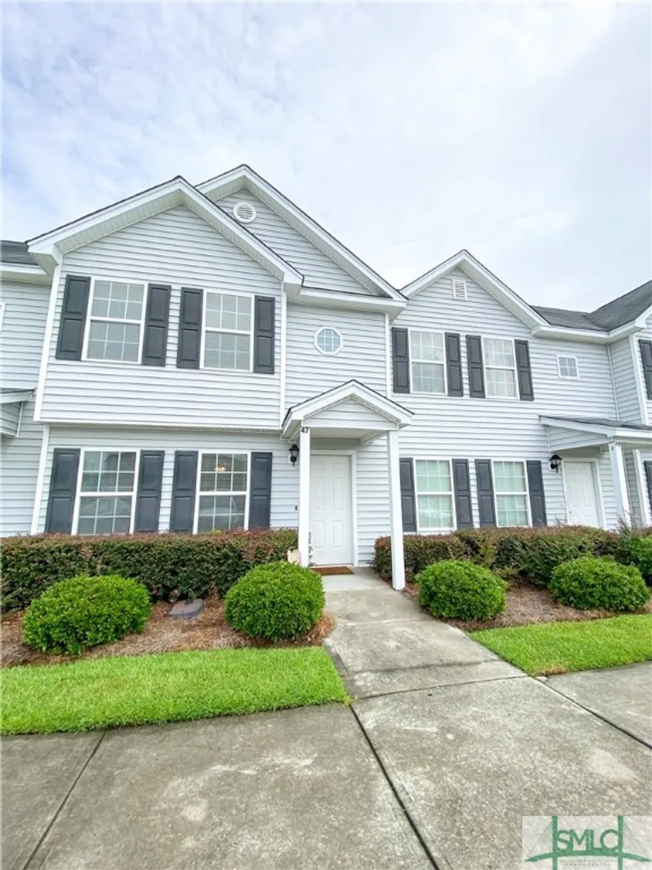 Savannah Real Estate | View 29 Bearing Circle | 2 Beds, 2 Baths