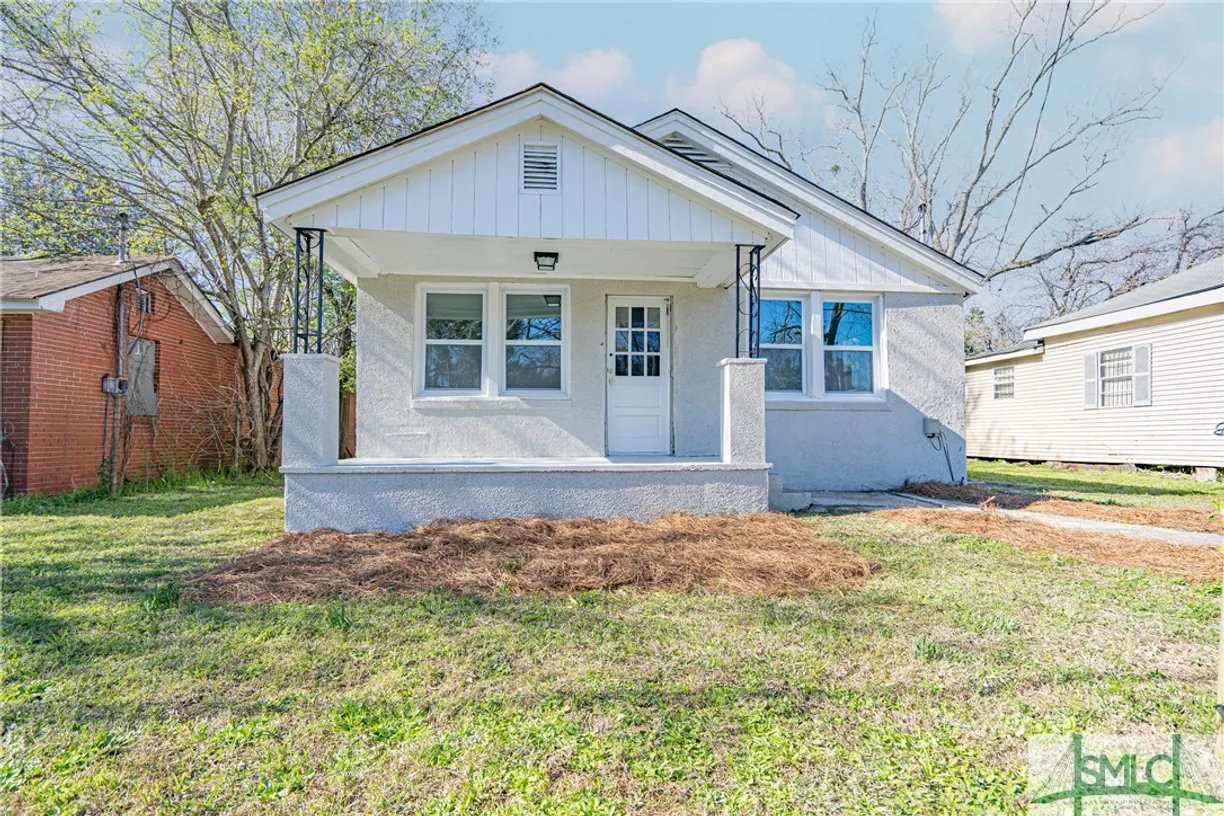 Savannah Real Estate | View 109 Kingman Avenue | 2 Beds, 1 Bath