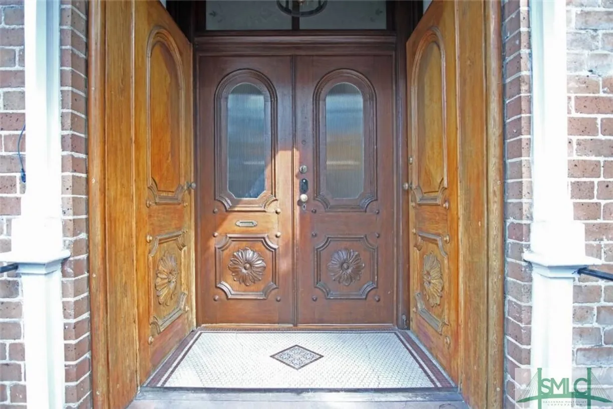 Savannah Real Estate | View 116 E Oglethorpe Avenue | Listing