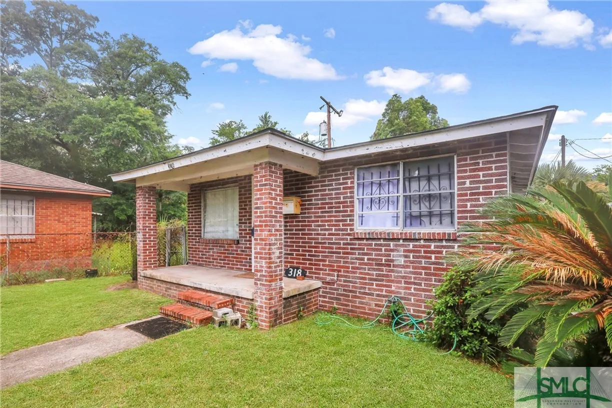Savannah Real Estate | View 318 E 32nd Street | 4 Beds, 2 Baths