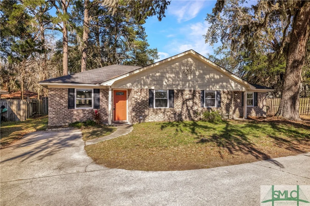 Savannah Real Estate | View 166 Wilmington Island Road, A | 2 Beds, 1 Bath