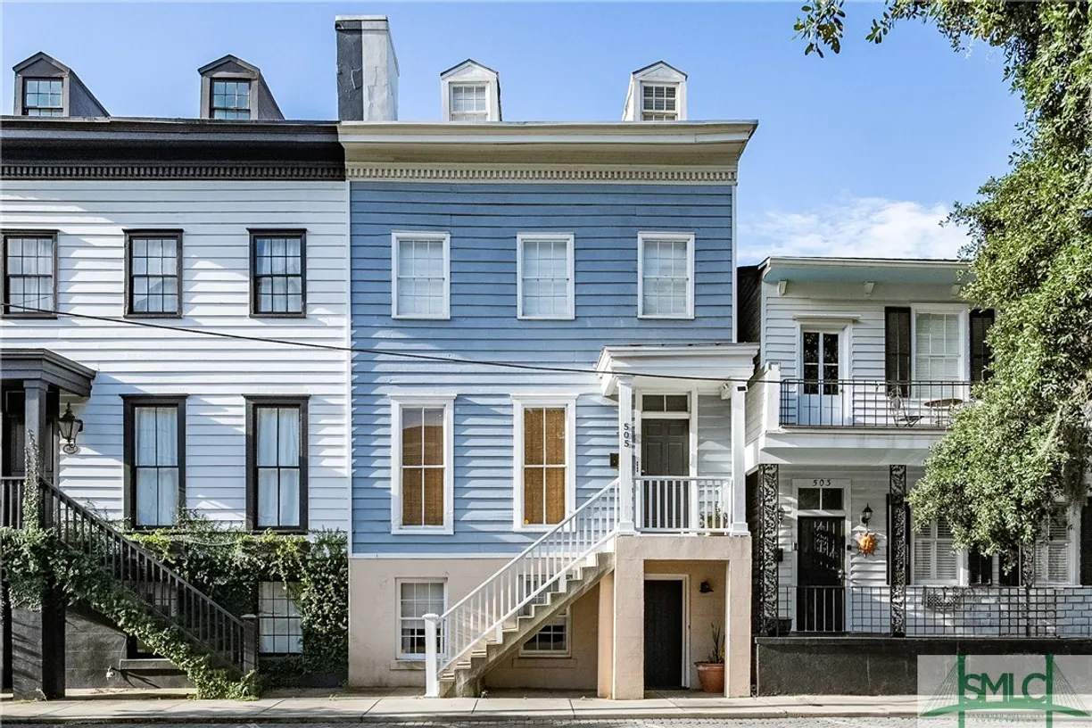 Savannah Real Estate | View 505 E McDonough Street | 5 Beds, 4 Baths