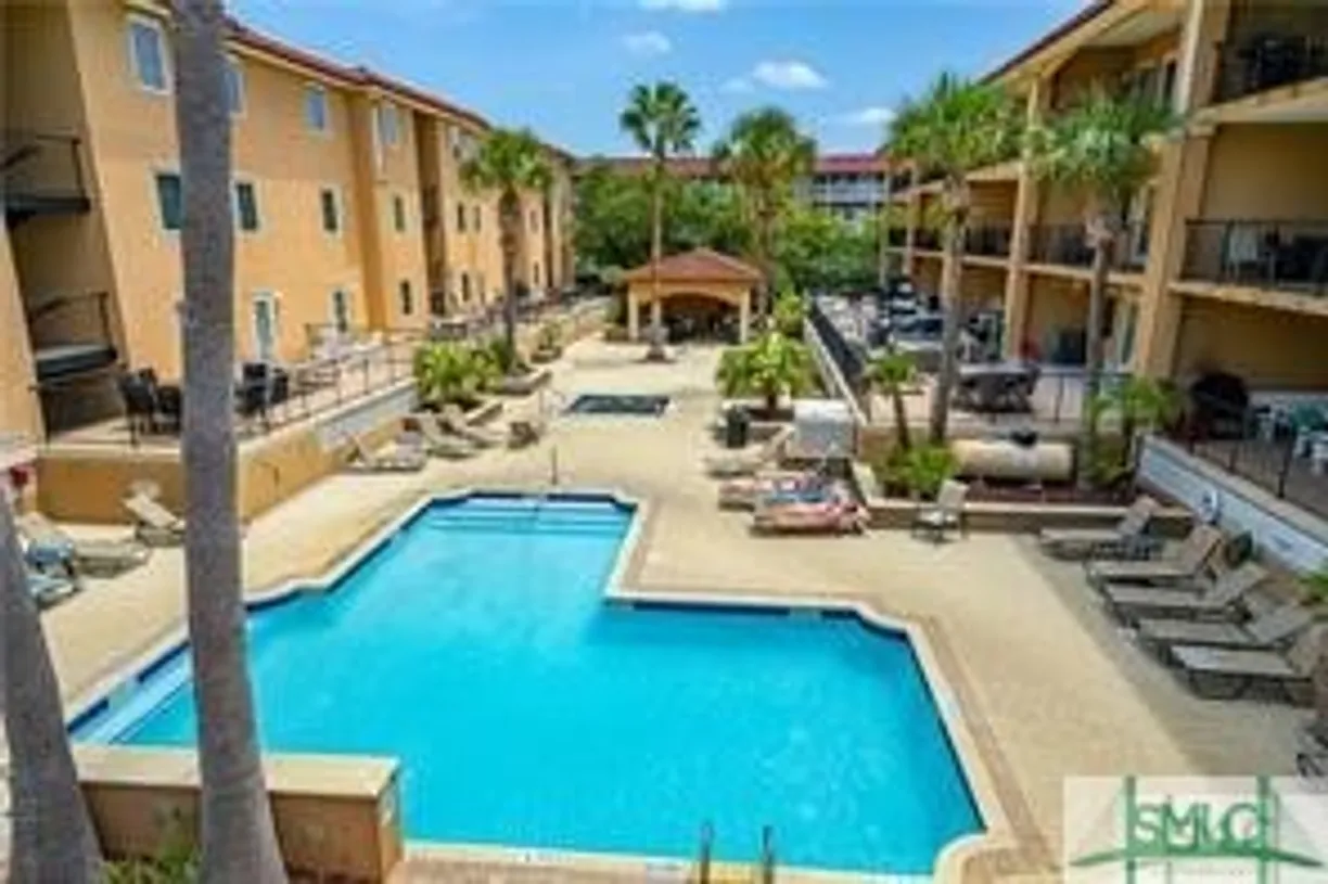 Savannah Real Estate | View 3 15th Street, 211 | 3 Beds, 2 Baths