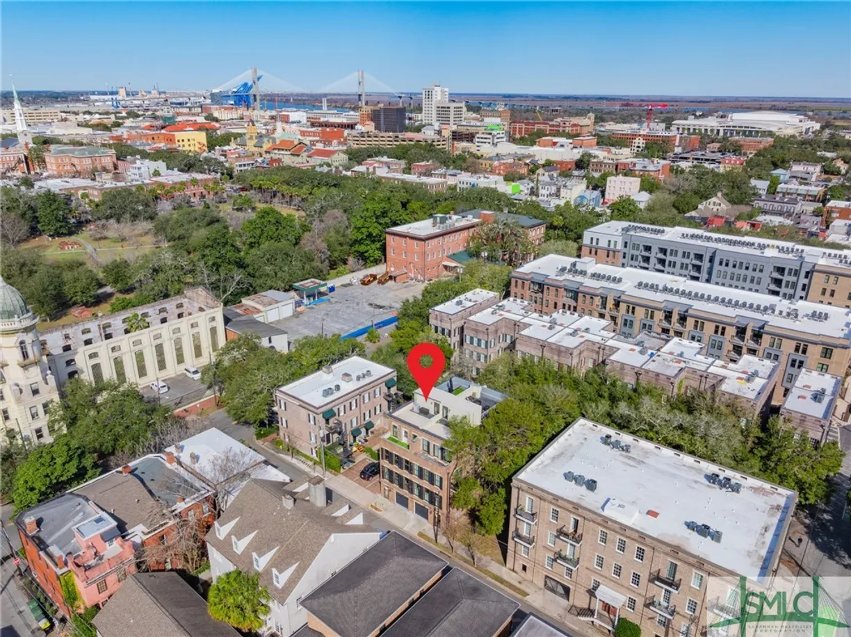 Savannah Real Estate | View 407 E McDonough Street | Listing