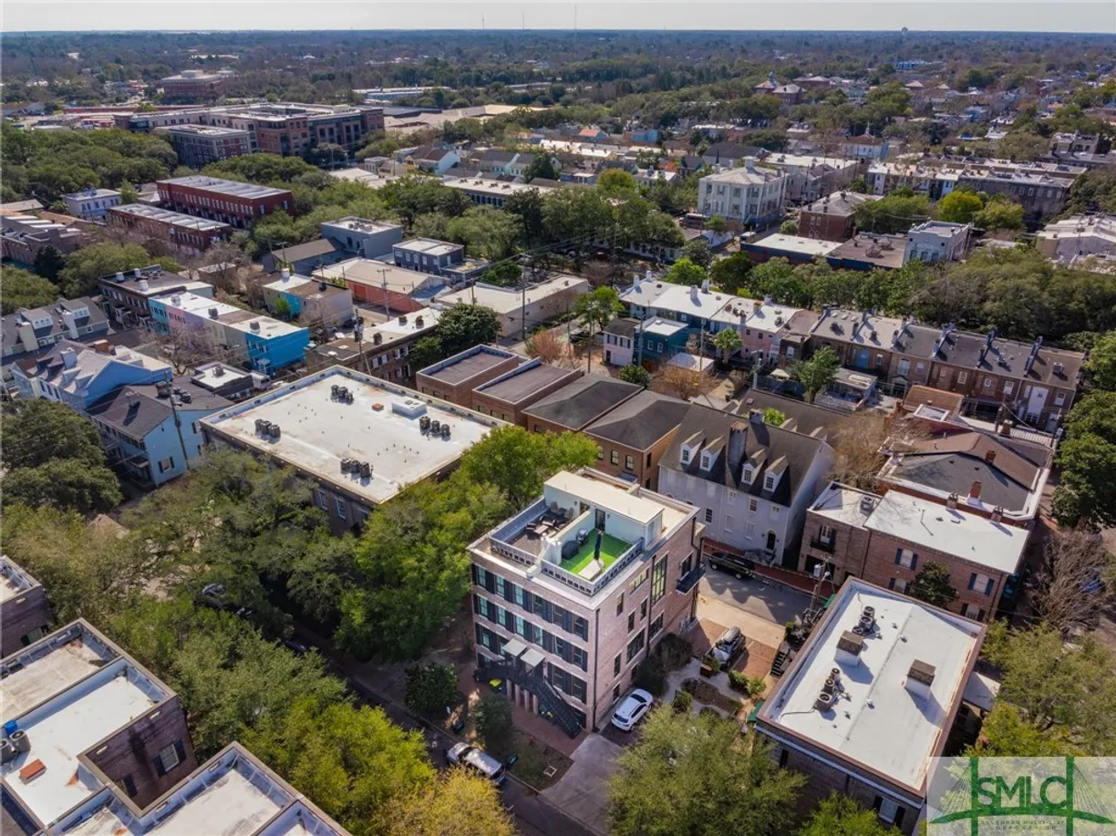 Savannah Real Estate | View 407 E McDonough Street | Listing
