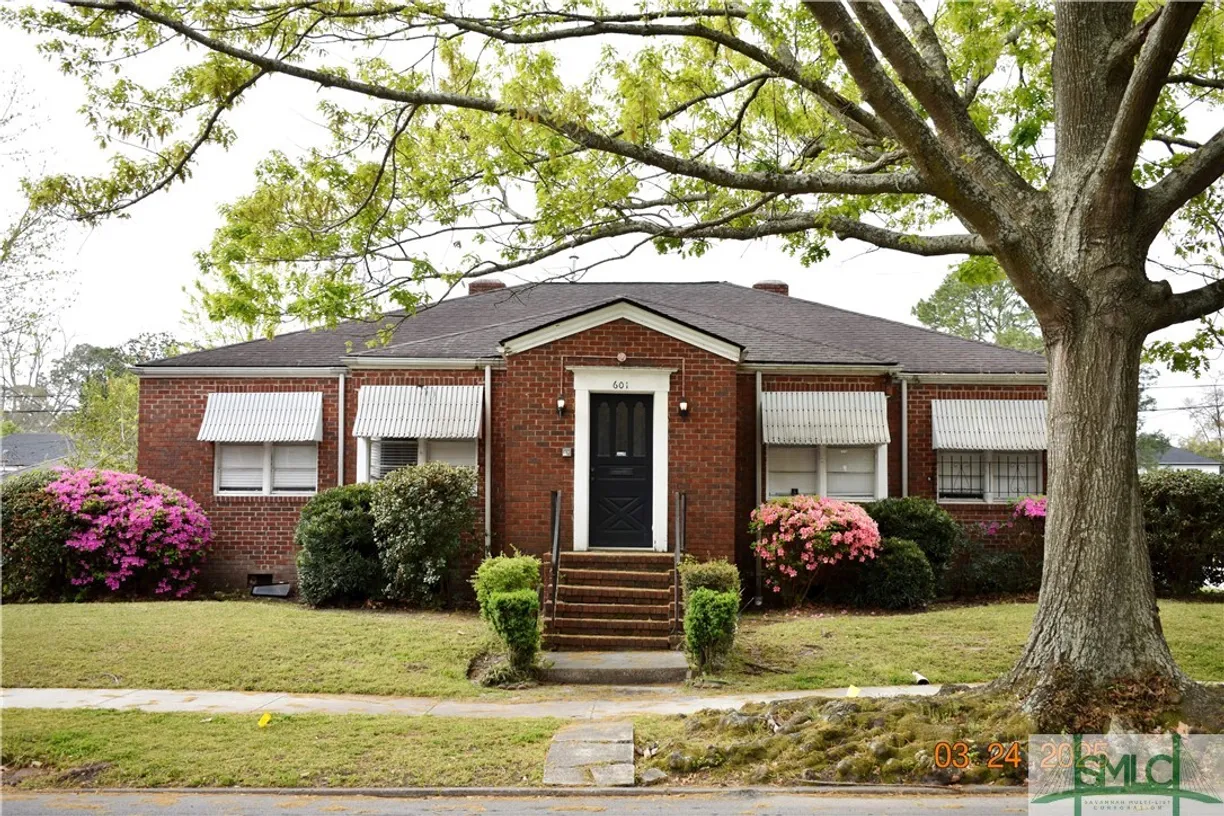 Savannah Real Estate | View 601 E 52nd Street, A | 2 Beds, 1 Bath
