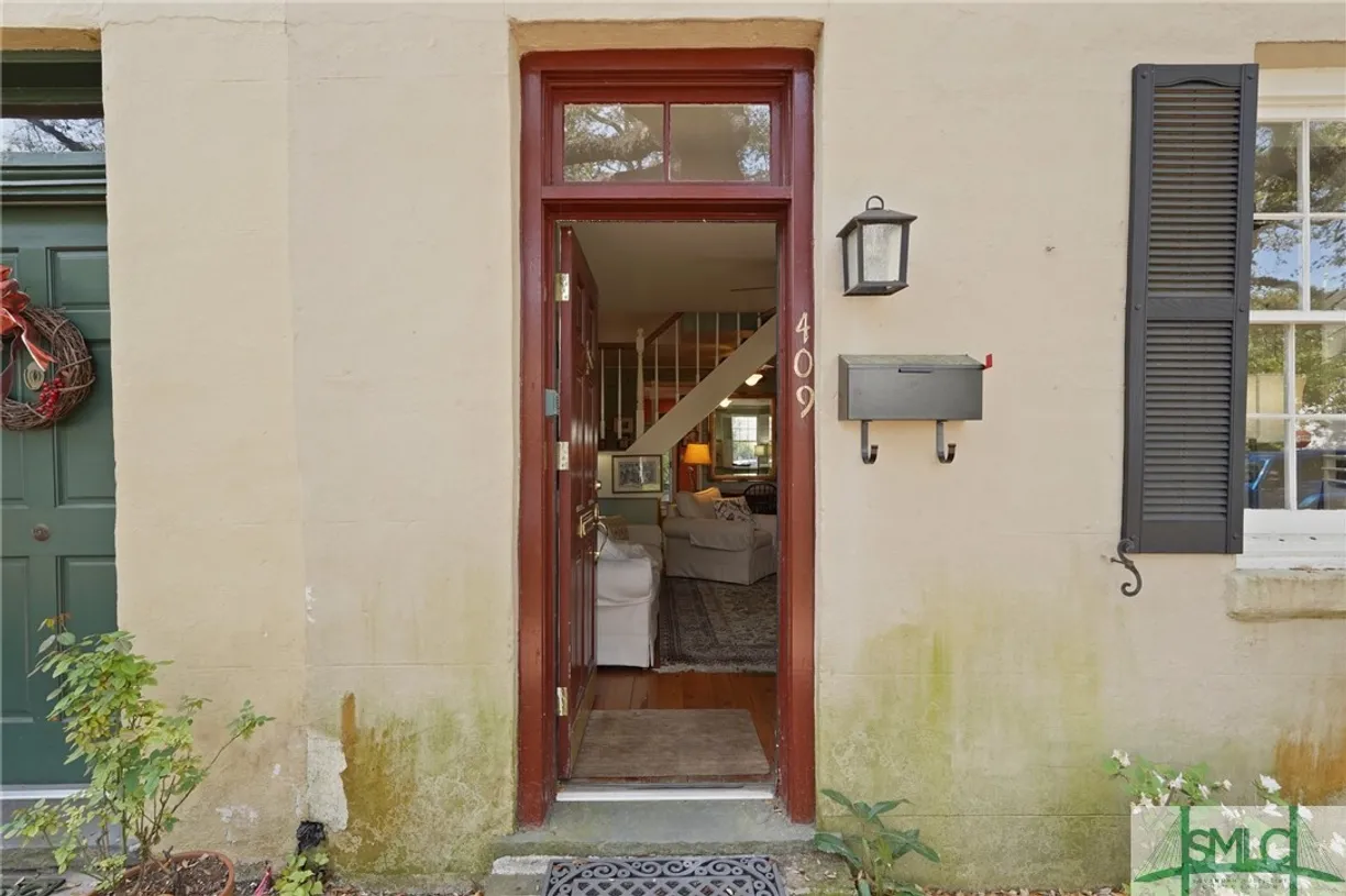 Savannah Real Estate | View 409 E Jones Street | 2 Beds, 2 Baths
