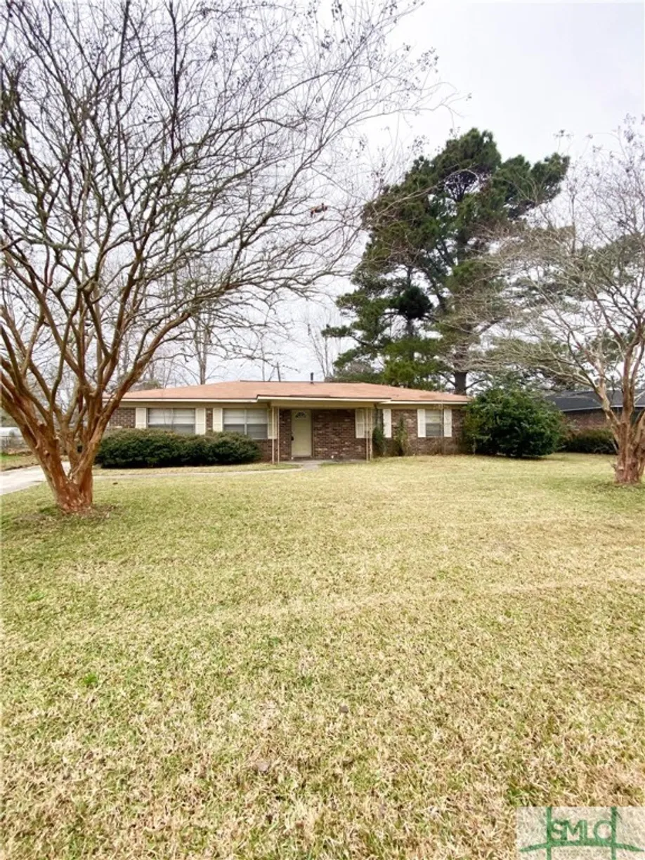Savannah Real Estate | View 1205 Crawford Way | 3 Beds, 2 Baths