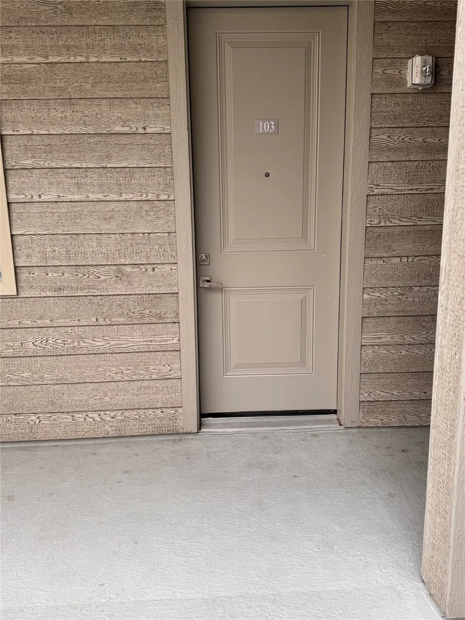 Houston Real Estate | View 4819 Caroline Street, 103 | Listing