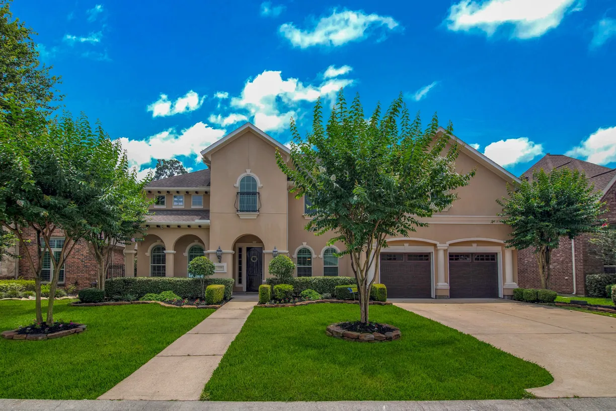 Houston Real Estate | View 3108 S Cotswold Manor Drive | 5 Beds, 4 Baths