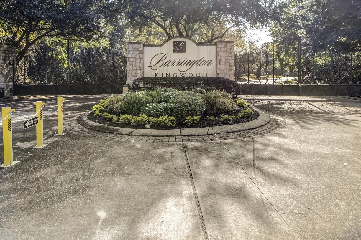 Houston Real Estate | View 3108 S Cotswold Manor Drive | Listing
