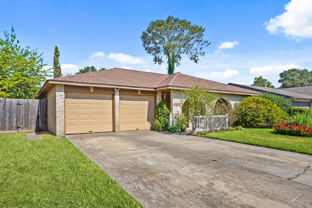 The Woodlands Real Estate | View 4822 Cypressdale Drive | 3 Beds, 2 Baths