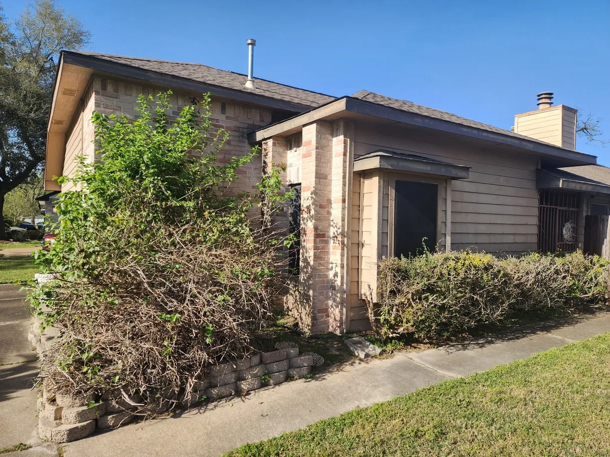 Houston Real Estate | View 8718 Roaring Point Drive | 2 Beds, 2 Baths