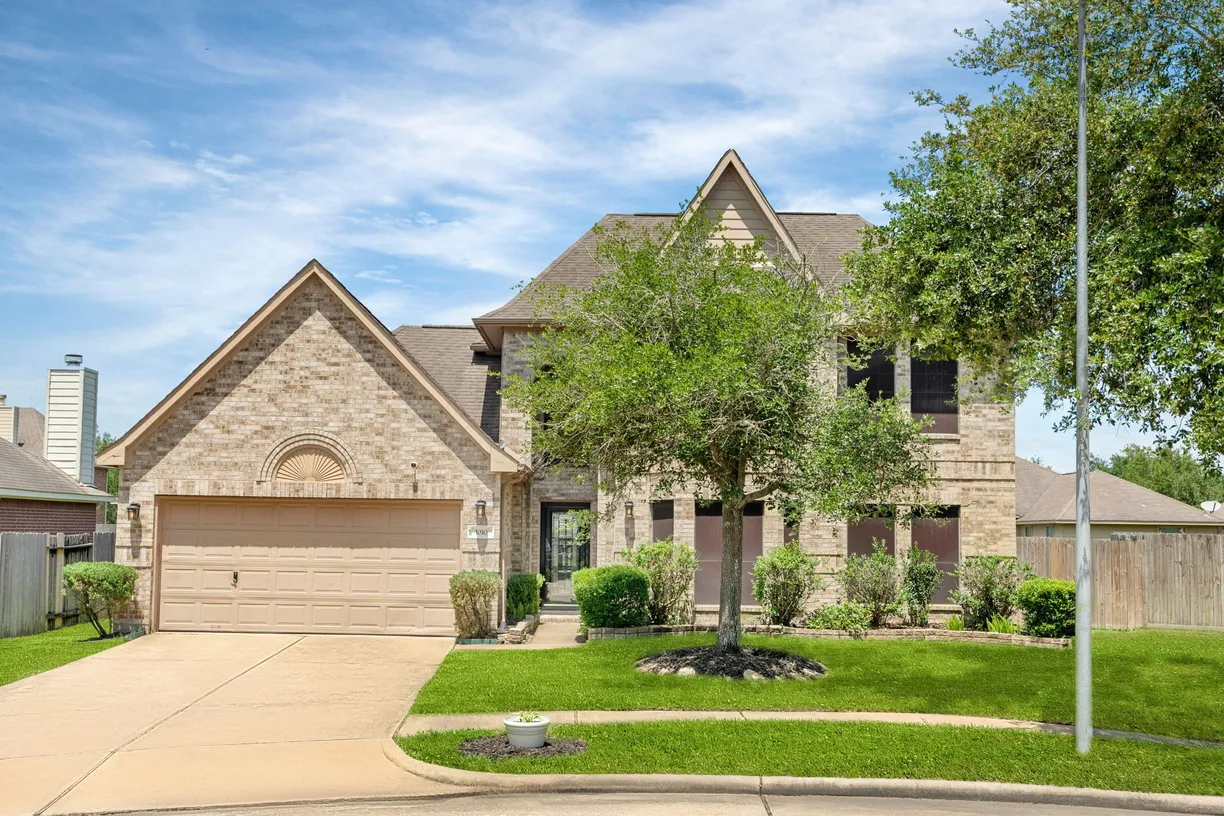Houston Suburbs Real Estate | View 1010 Sapling Crest Court | 5 Beds, 2 Baths