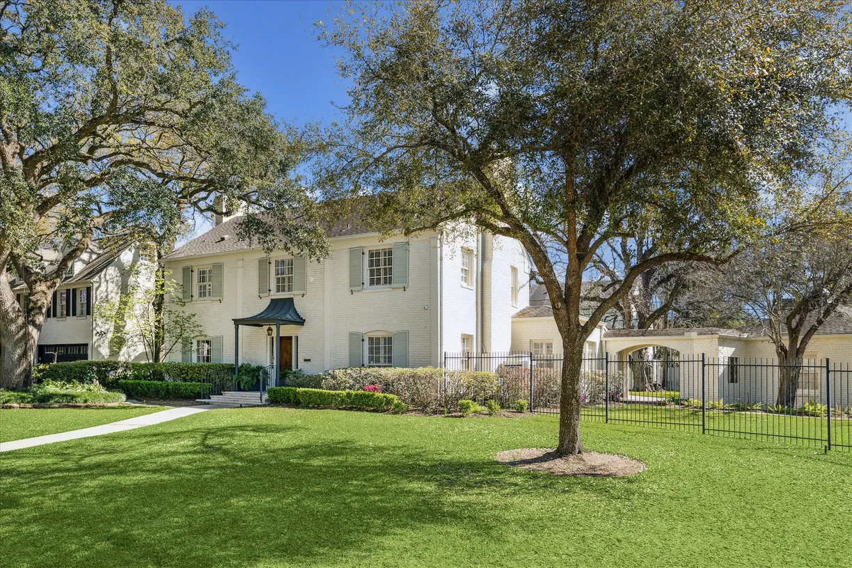 Houston Real Estate | View 2347 Glen Haven Boulevard | Listing