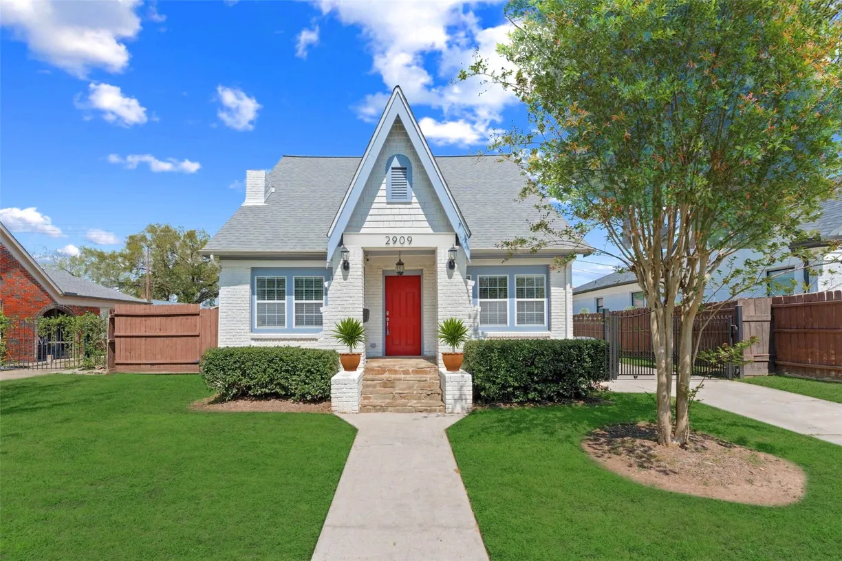 Houston Real Estate | View 2909 Arbor Street | 3 Beds, 2 Baths