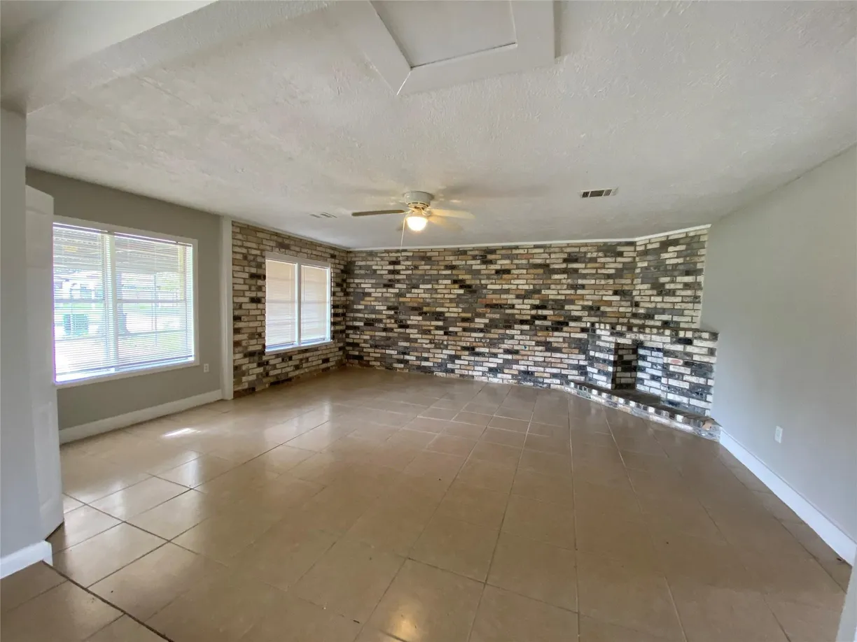 Houston Real Estate | View 5811 Knightwood Street | Listing