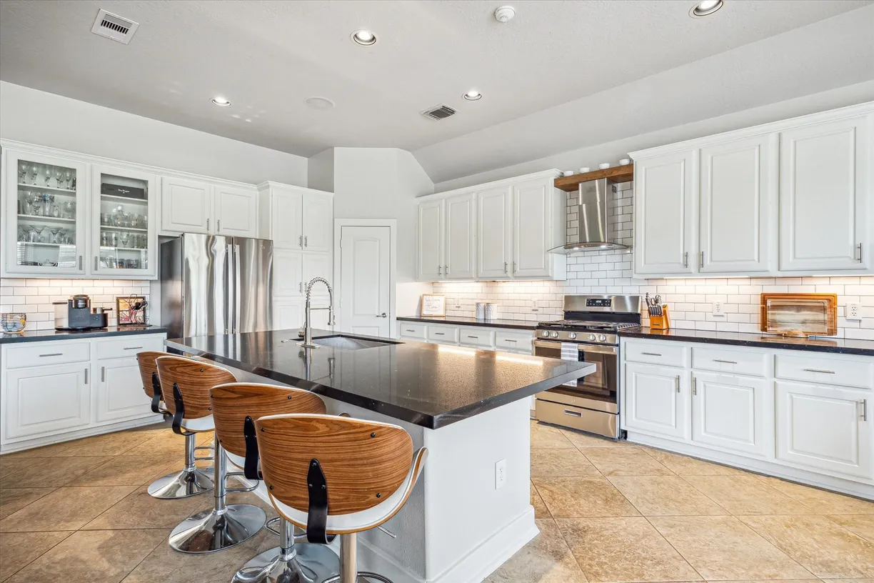 Houston Real Estate | View 112 Marina Oaks Drive | 4 Beds, 3 Baths