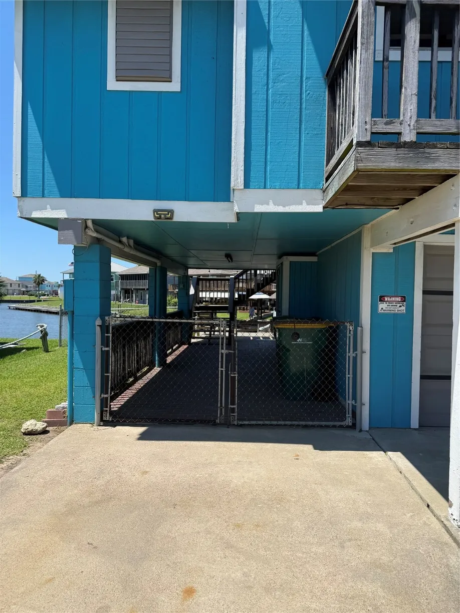 Houston Real Estate | View 34 N Omega Street | Listing