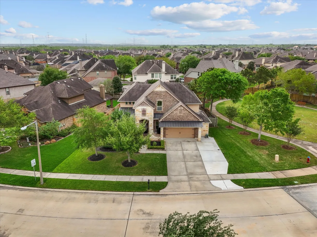 Houston Real Estate | View 699 Cumberland Ridge Lane | 4 Beds, 3 Baths