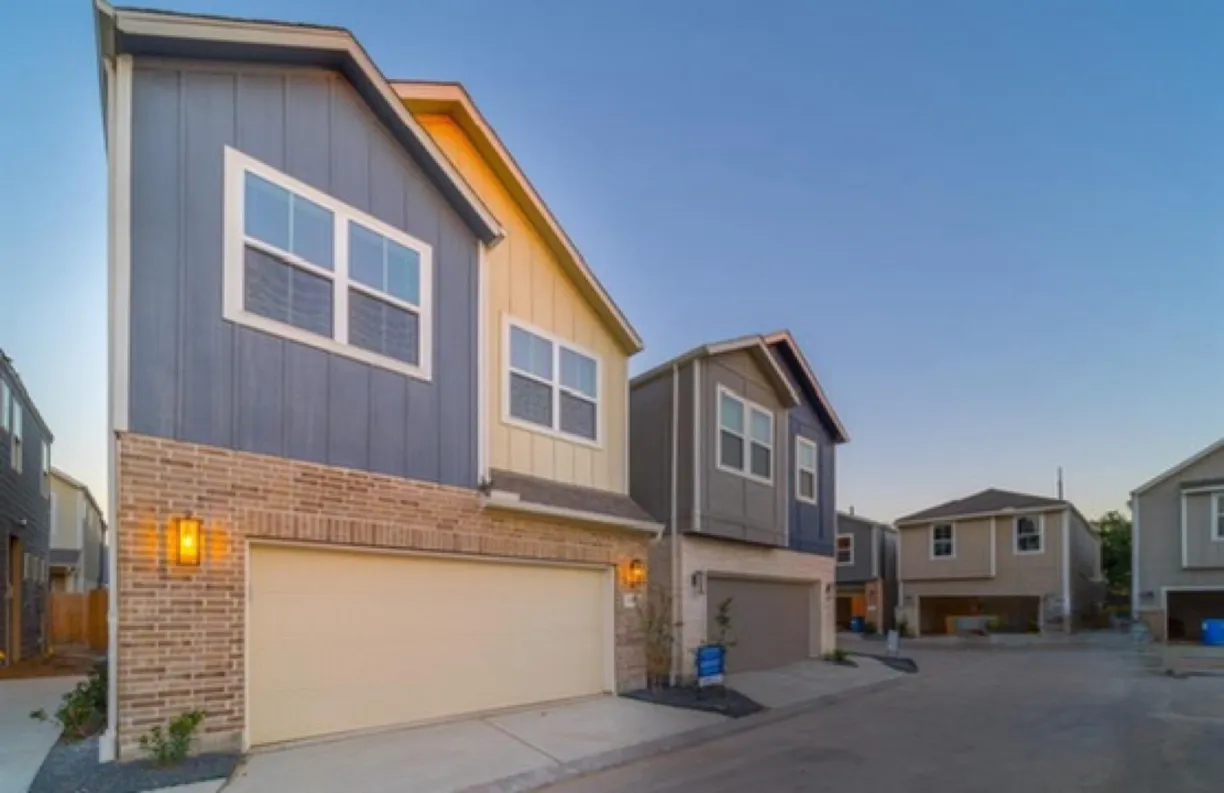 Houston Real Estate | View 1512 Lakeline Oak Drive | 3 Beds, 2 Baths