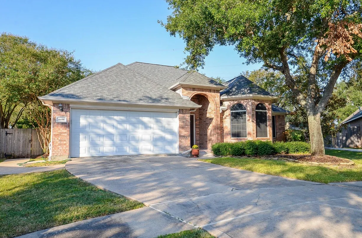 Houston Suburbs Real Estate | View 4606 Russett Lane | Listing