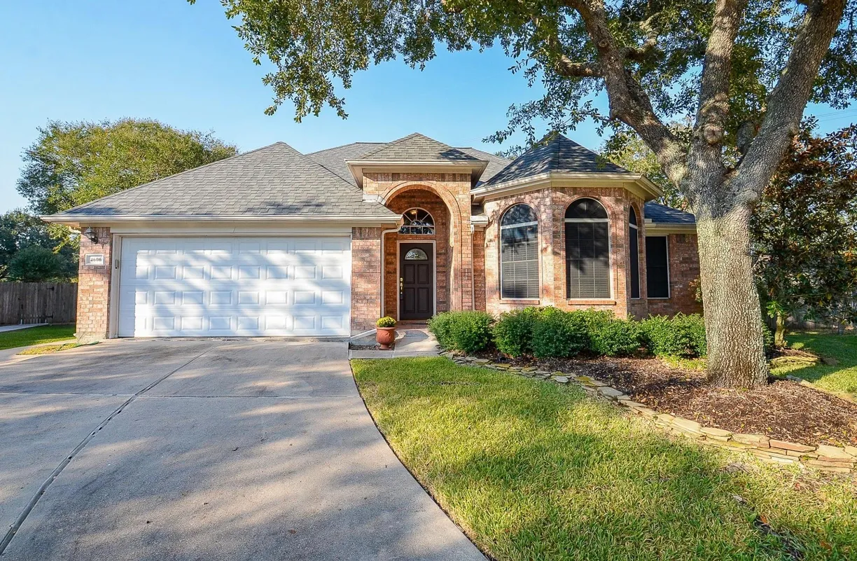 Houston Suburbs Real Estate | View 4606 Russett Lane | 4 Beds, 2 Baths