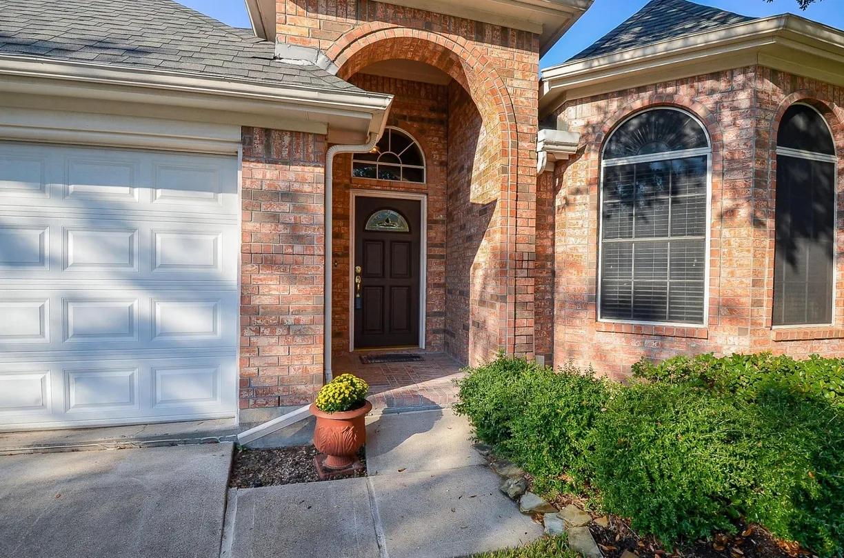 Houston Suburbs Real Estate | View 4606 Russett Lane | Listing