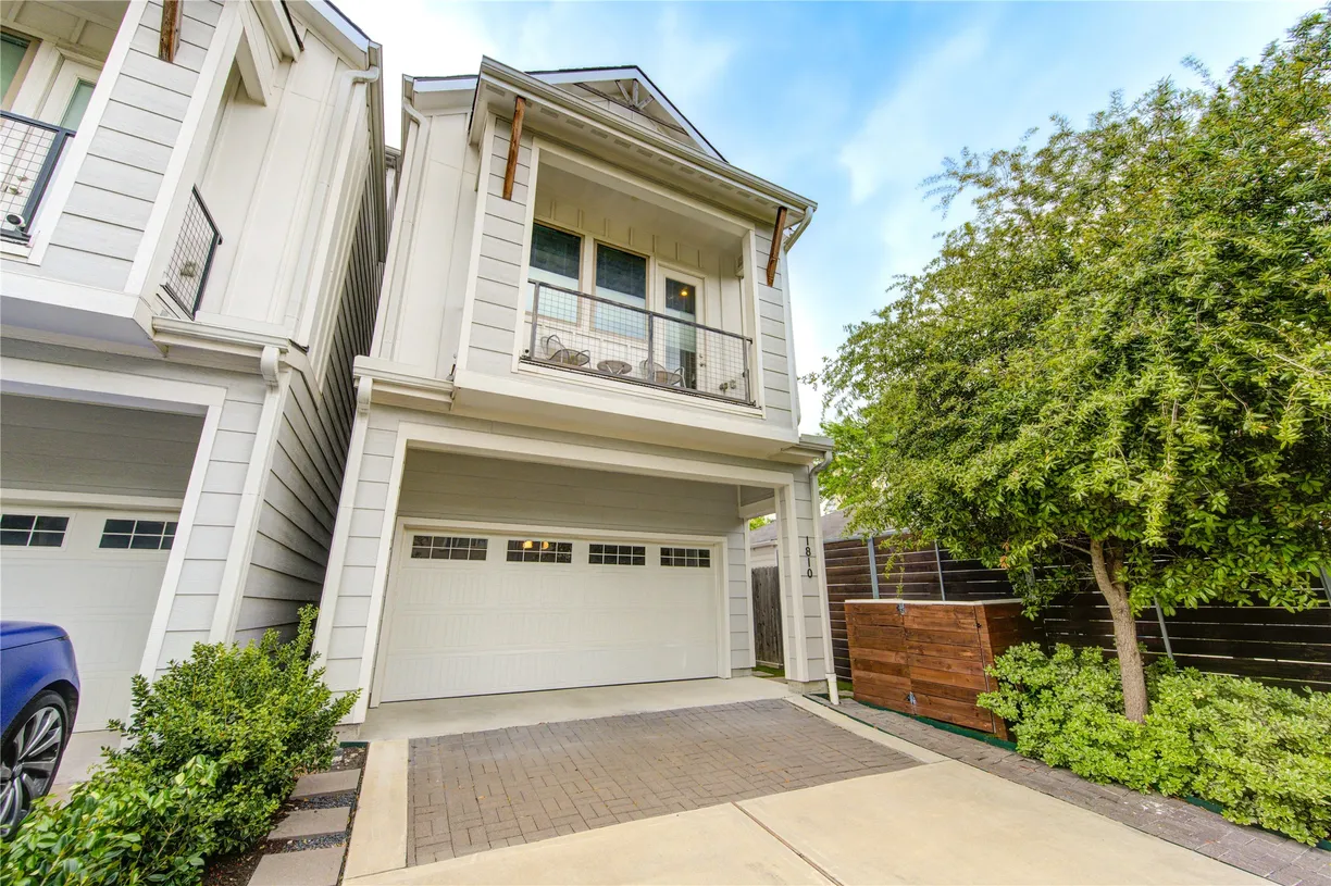 Houston Real Estate | View 1810 W Clay Street | 4 Beds, 3 Baths