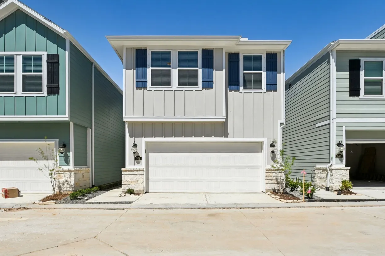 Houston Real Estate | View 579 Avisa Drive | 4 Beds, 2 Baths