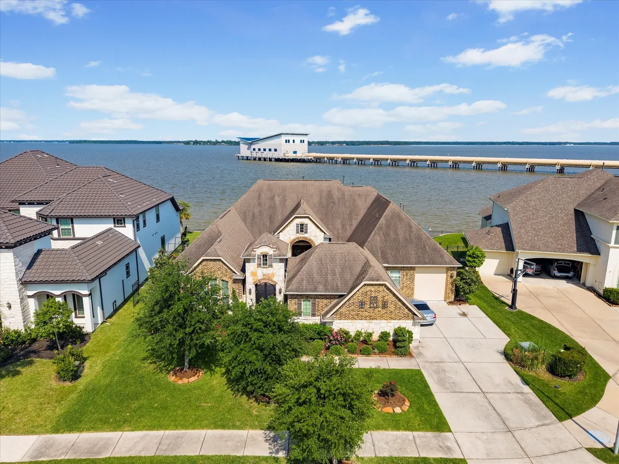 Houston Real Estate | View 13331 Arbor Villa Lane | 4 Beds, 3 Baths