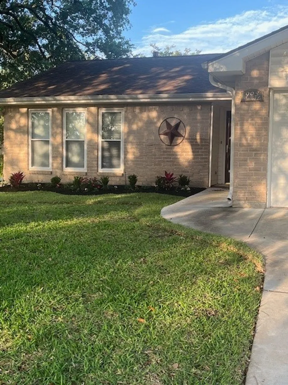 Houston Real Estate | View 903 Postwood Lane | 2 Beds, 2 Baths