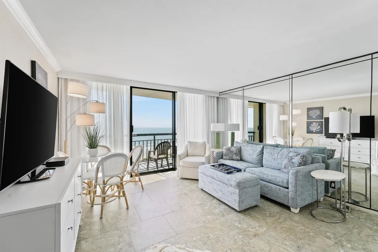 Houston Real Estate | View 5220 Seawall Boulevard, 1234A | 1 Bed, 1 Bath