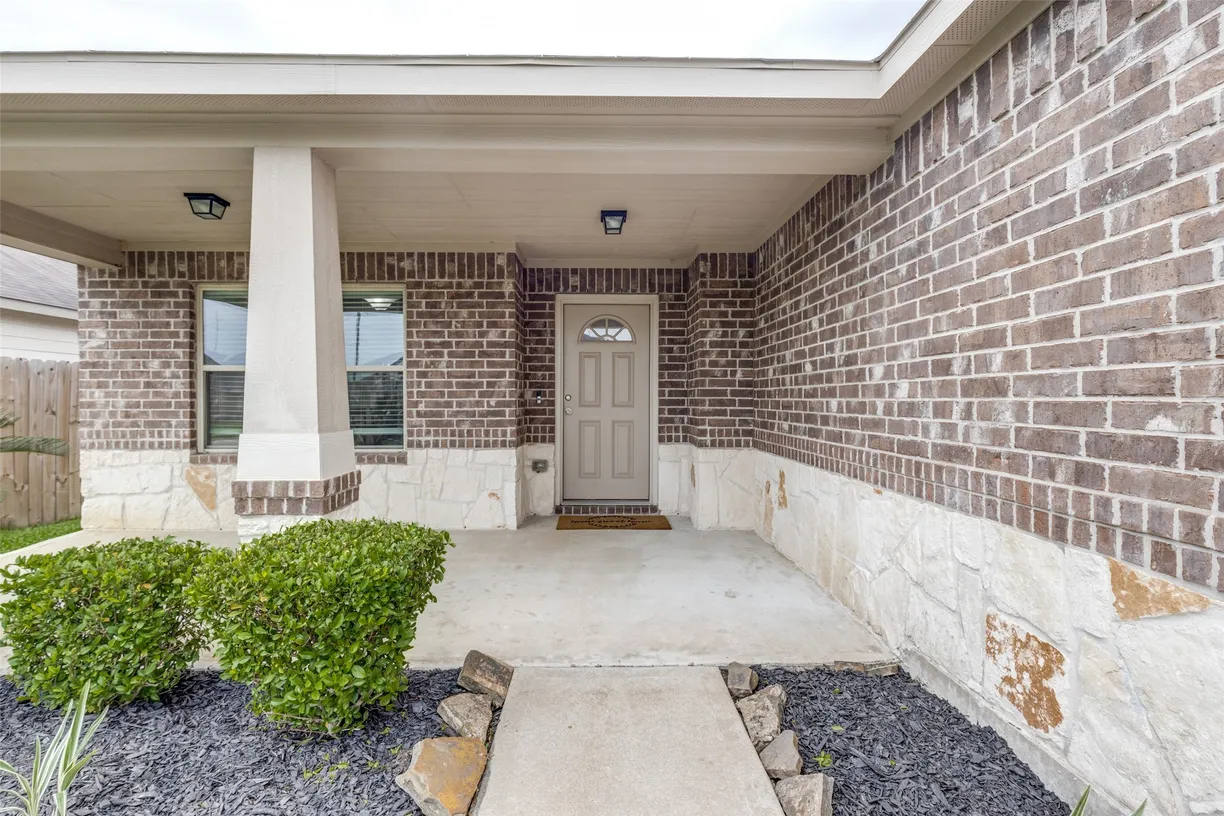 Houston Real Estate | View 619 Palo Alto Court | 3 Beds, 2 Baths