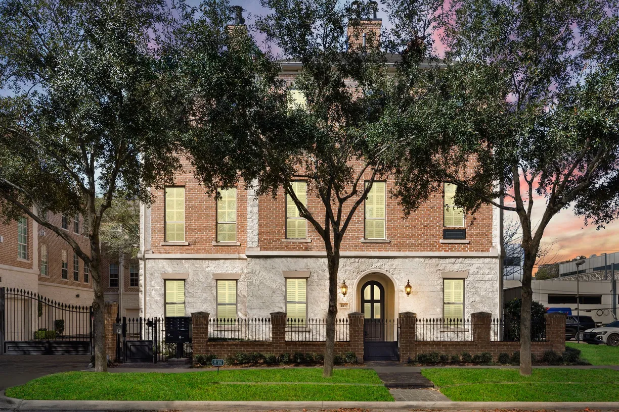 Houston Real Estate | View 2106 Briarglen Drive | 3 Beds, 3 Baths